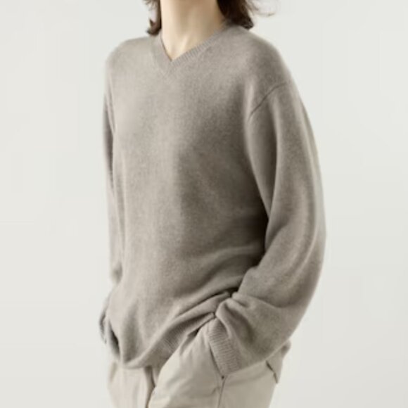 UNIQLO Cashmere Relaxed Sweater | V-Neck, Size XS - Picture 2 of 5